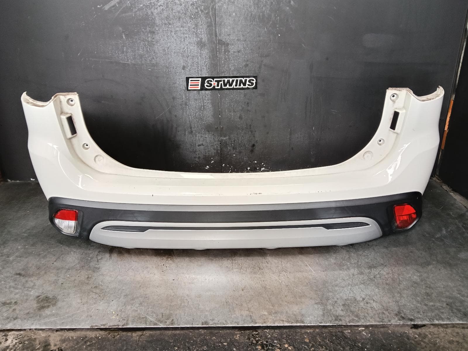 Used auto part listing image: 2018 MITSUBISHI OUTLANDER REAR BUMPER BUMPER BAR, FLARED, NON PARK SENSOR TYPE, ZK, 01/15-03/18 0000380598