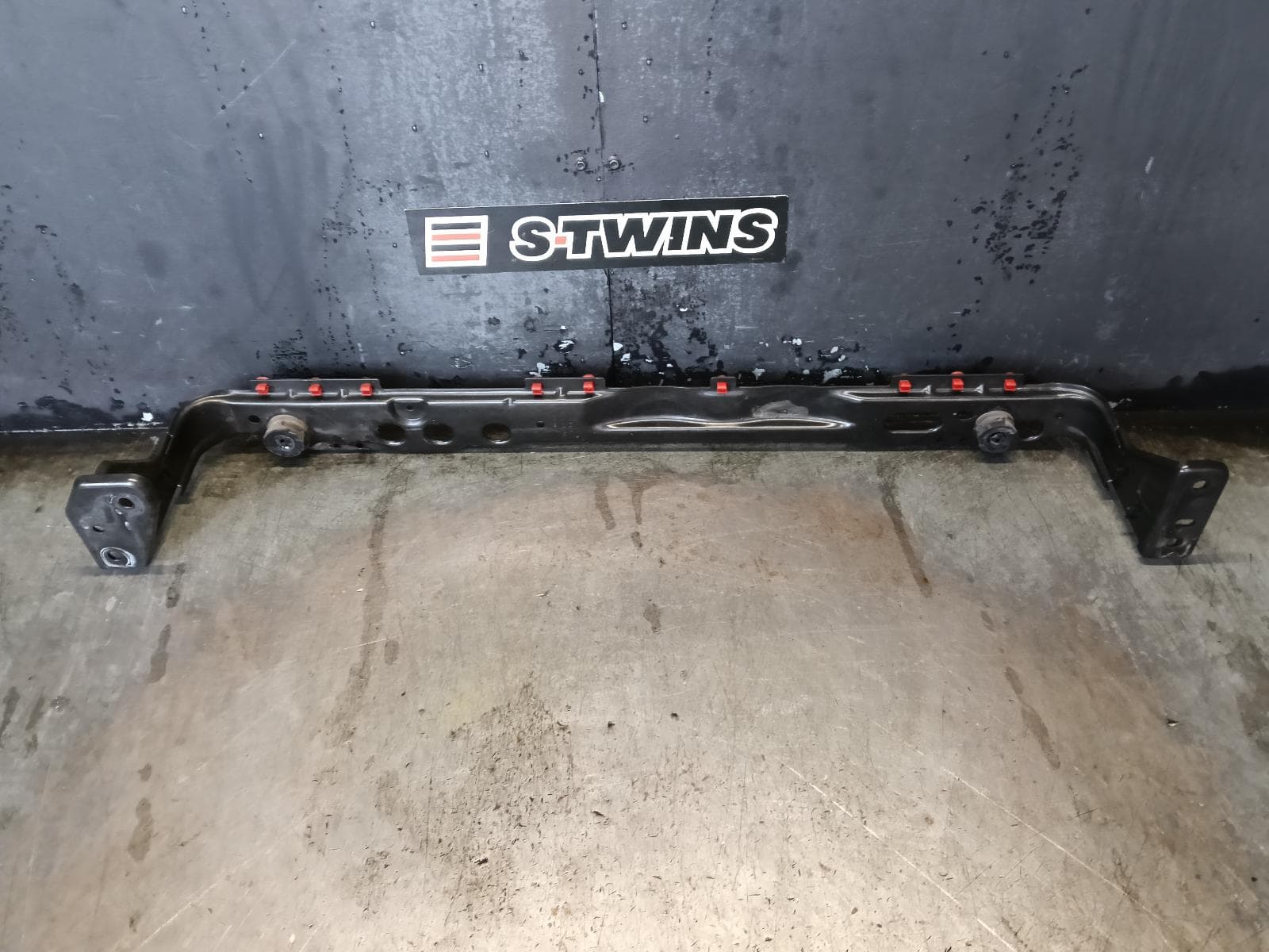 Used auto part listing image: 2017 FORD FOCUS RADIATOR SUPPORT LOWER METAL SUPPORT (UNDER RAD), LW-LZ, 05/11-11/18 0000381530