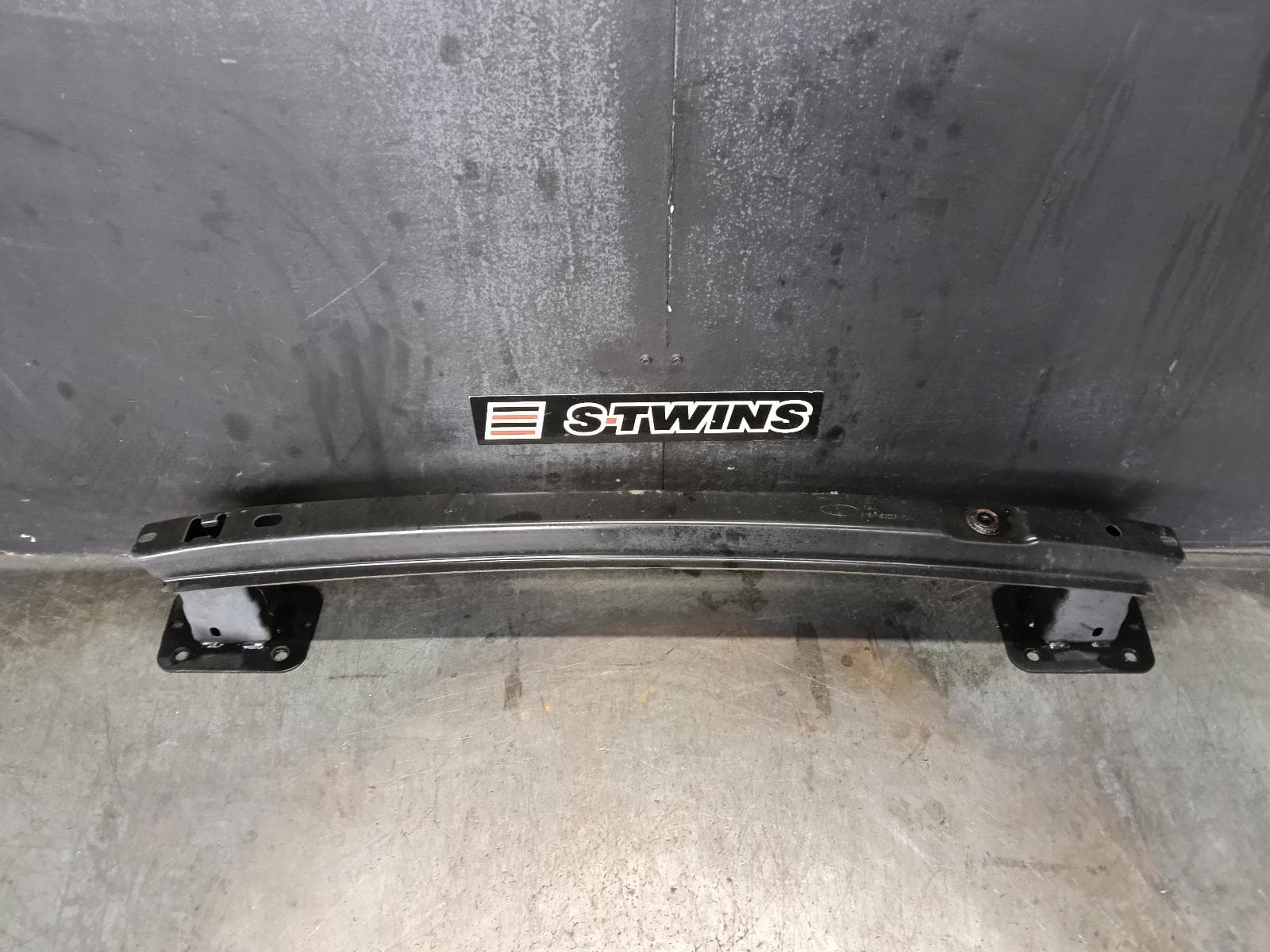 Used auto part listing image: 2017 FORD FOCUS R BAR BRACKET REINFO REINFORCEMENT, LZ, HATCH, TREND/SPORT/TITANIUM, 07/15-11/18 0000380568