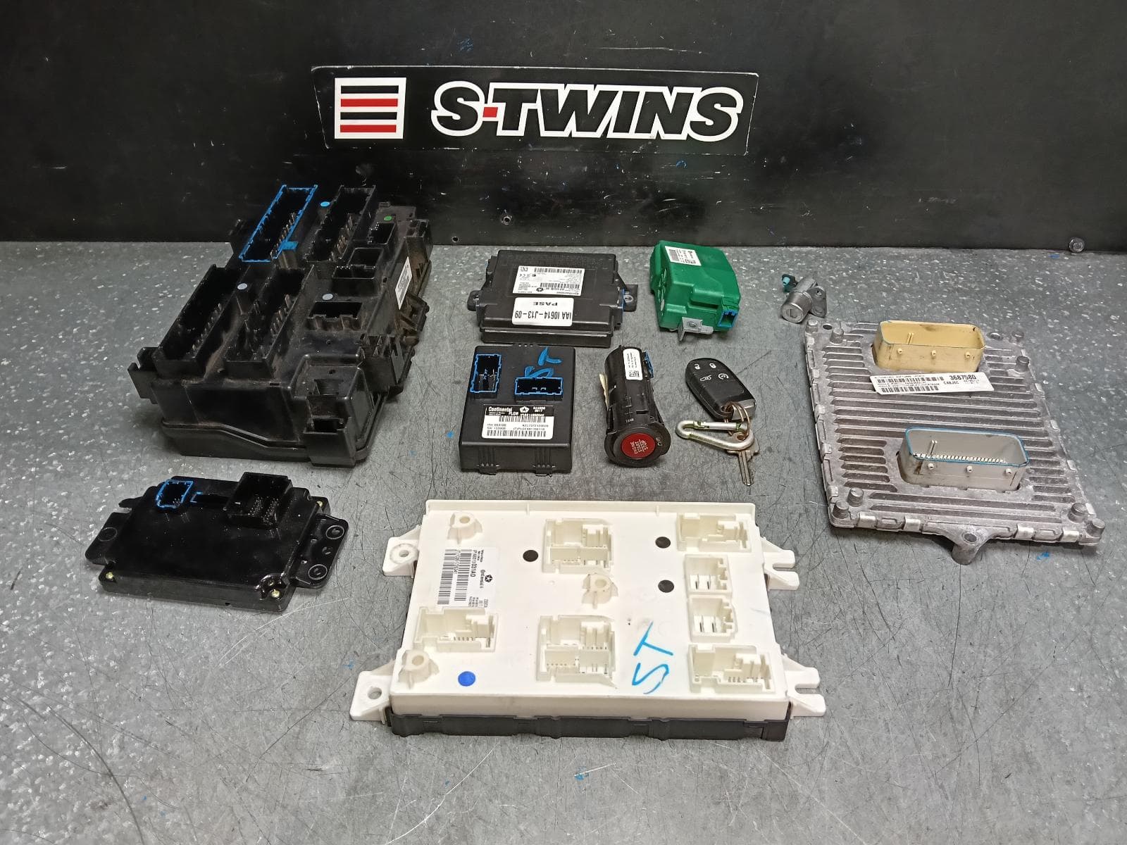 Used auto part listing image: 2017 JEEP GRANDCHEROKEE ENGINE ECU, 6.4, PETROL, SEC SET (ECU/IMM/READER/KEY), WK, 01/12-02/22 0000383520