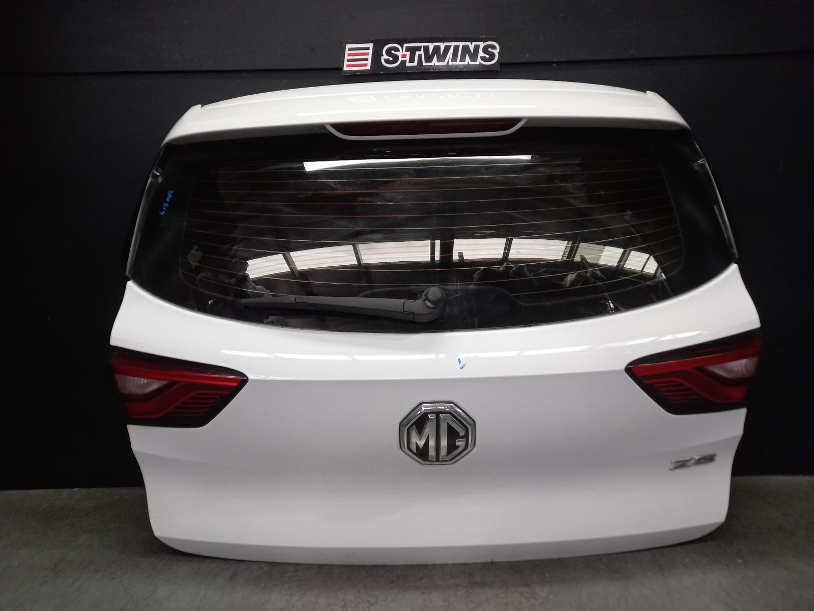 Used auto part listing image: 2020 MG ZS BOOTLID TAILGATE TAILGATE, NON EV, AZS1, 09/17- 0000404423