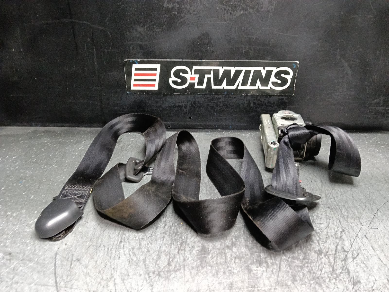 Used auto part listing image: 2020 MG ZS SEAT BELT STALK LH FRONT (SEAT BELT ONLY), AZS1, 09/17- 0000404439
