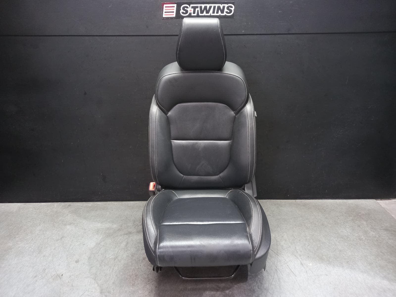 Used auto part listing image: 2020 MG ZS FRONT SEAT AZS1, LH SIDE, NON ELECTRIC TYPE, 09/17- 0000404441