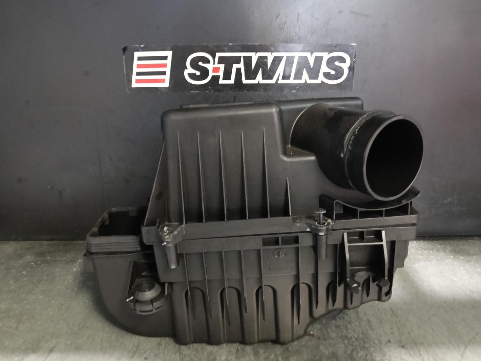 Used auto part listing image: 2025 HAVAL JOLION AIR CLEANER BOX A02, 04/24- 0000406638