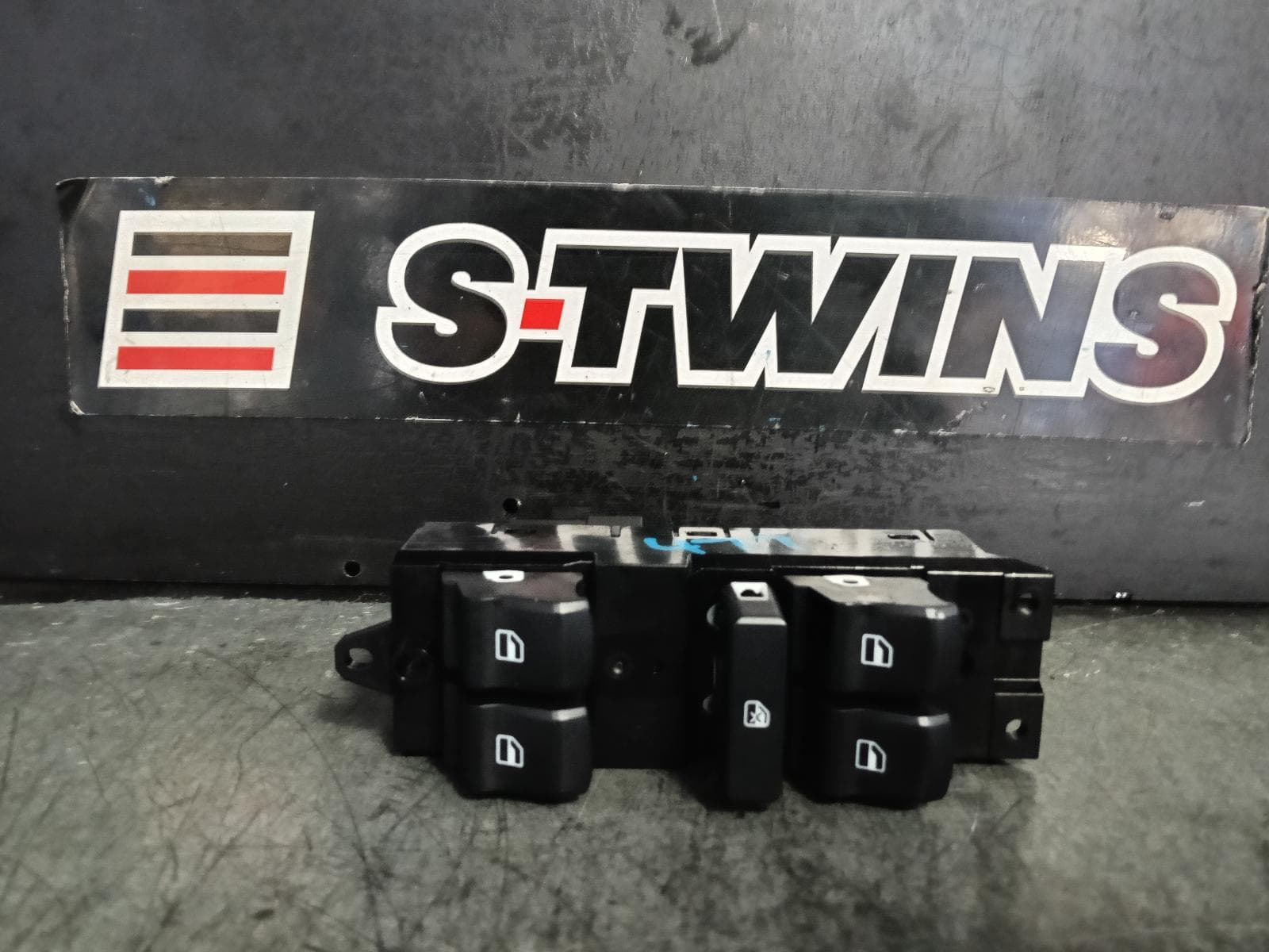 Used auto part listing image: 2025 HAVAL JOLION PWR DR WIND SWITCH A02, RH FRONT (MASTER SWITCH), W/ AUTO TYPE (ALL WINDOWS), 04/24- 0000406649