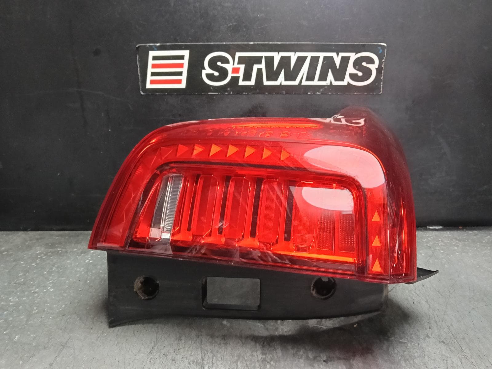Used auto part listing image: 2025 HAVAL JOLION LEFT TAILLIGHT A02, IN BODY, W/ LED TYPE, 04/24- 0000406654