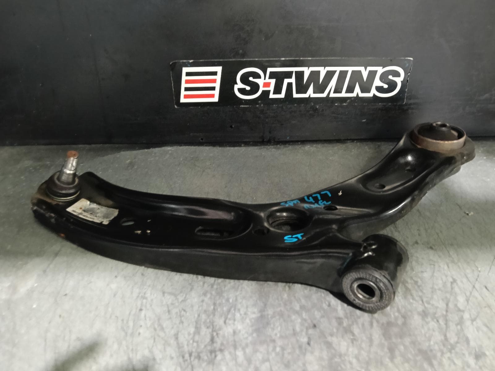 Used auto part listing image: 2025 HAVAL JOLION RIGHT FRONT LOWER CONTROL ARM A02, 04/24- 0000406657