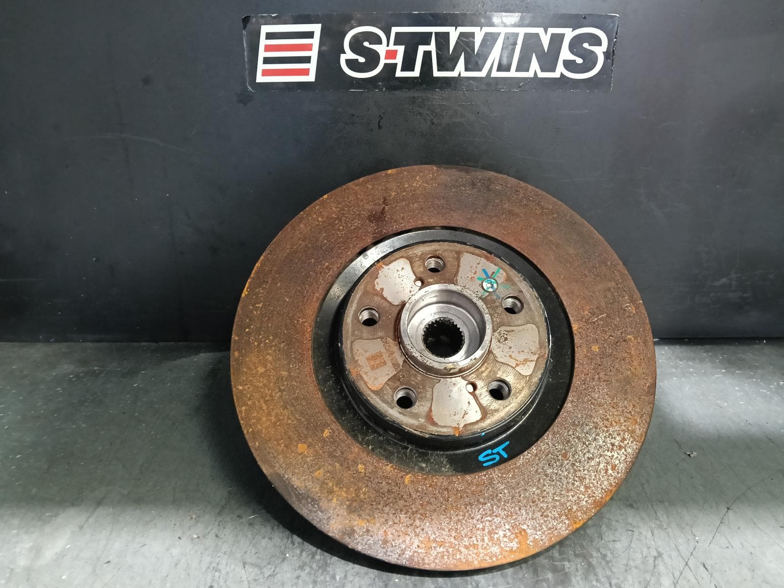 Used auto part listing image: 2025 HAVAL JOLION LEFT FRONT HUB ASSEMBLY A02, 04/24- 0000406658