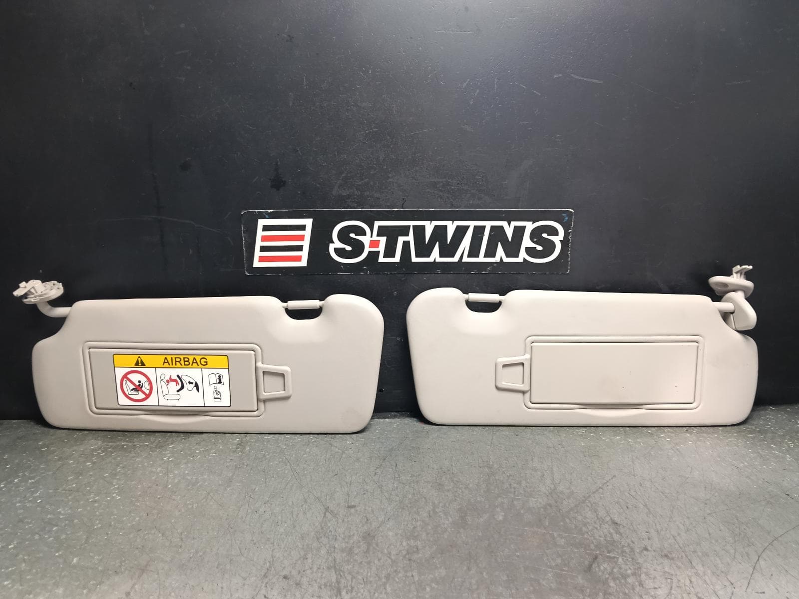 Used auto part listing image: 2025 HAVAL JOLION SUNVISOR A02, 04/24- 0000406661