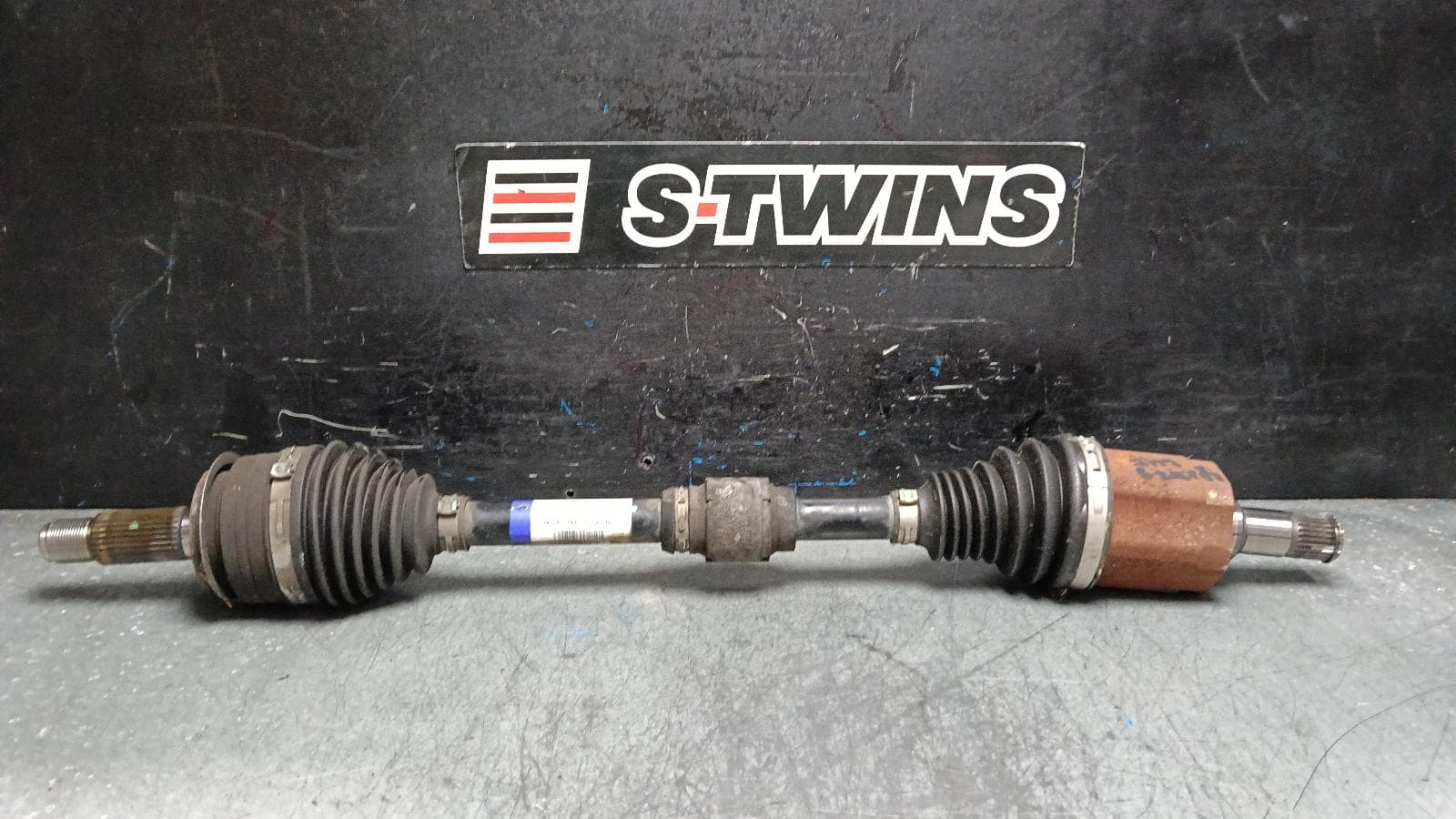 Used auto part listing image: 2020 HONDA CIVIC LEFT DRIVESHAFT AUTO T/M, PETROL, 1.8, 10TH GEN, 05/16-08/21 0000401110