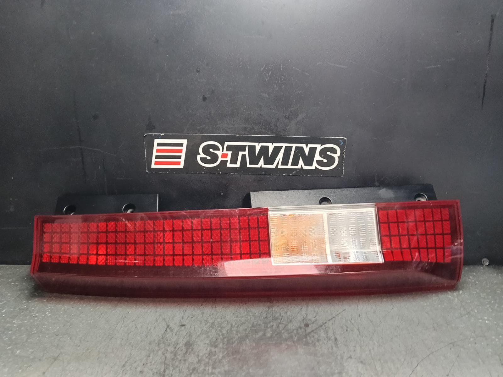 Used auto part listing image: 2022 HYUNDAI STARIA LEFT TAILLIGHT IN BODY, W/ LED TYPE, VAN/WAGON, LOWER, US4, 04/21- 0000407160