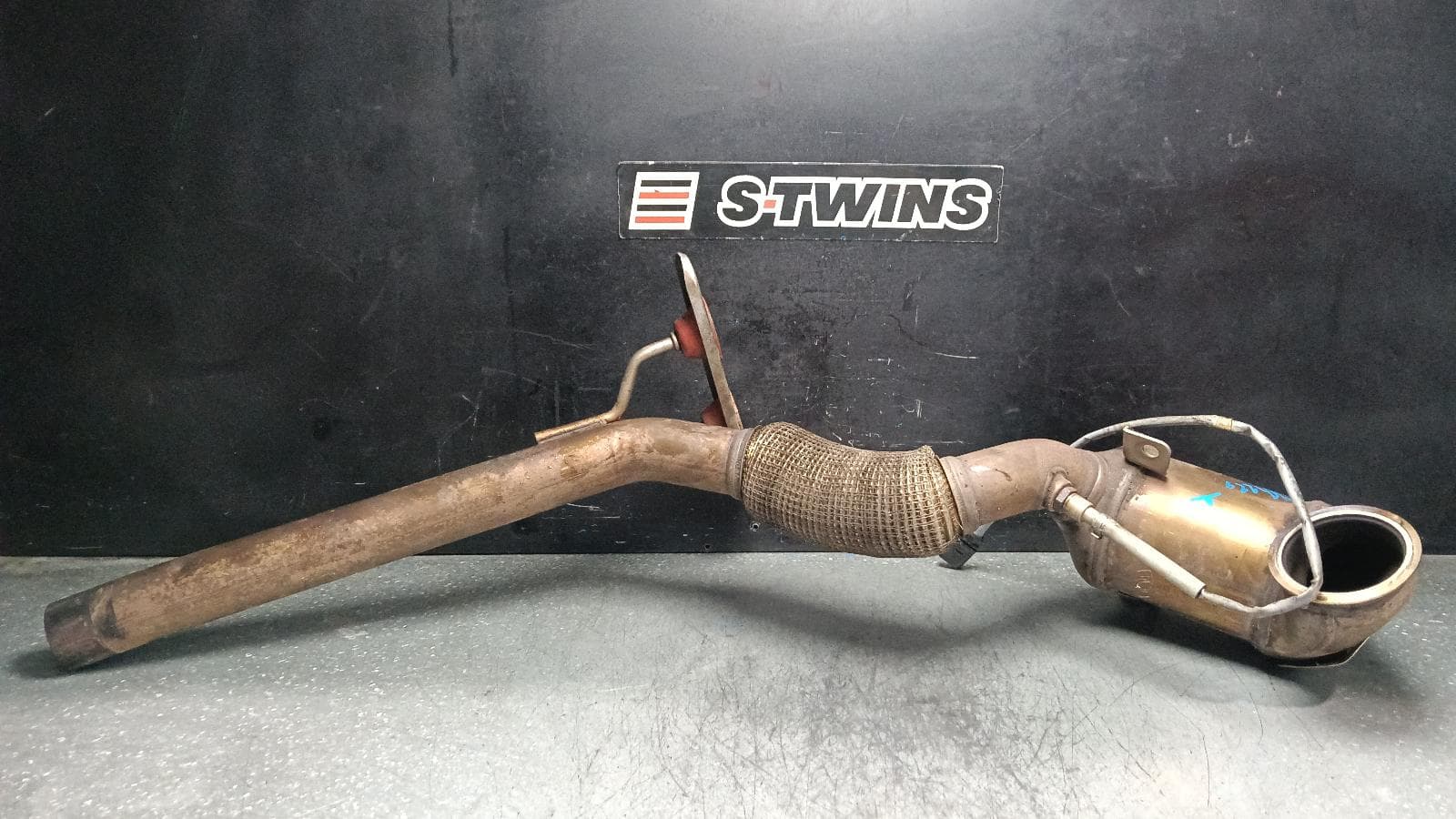 Used auto part listing image: 2016 VOLKSWAGEN PASSAT CATALYTIC CONVERTER DOWNPIPE-CAT TYPE, 1.8, PETROL, CJSA CODE, B8/MK7, 06/15-10/19 0000400949