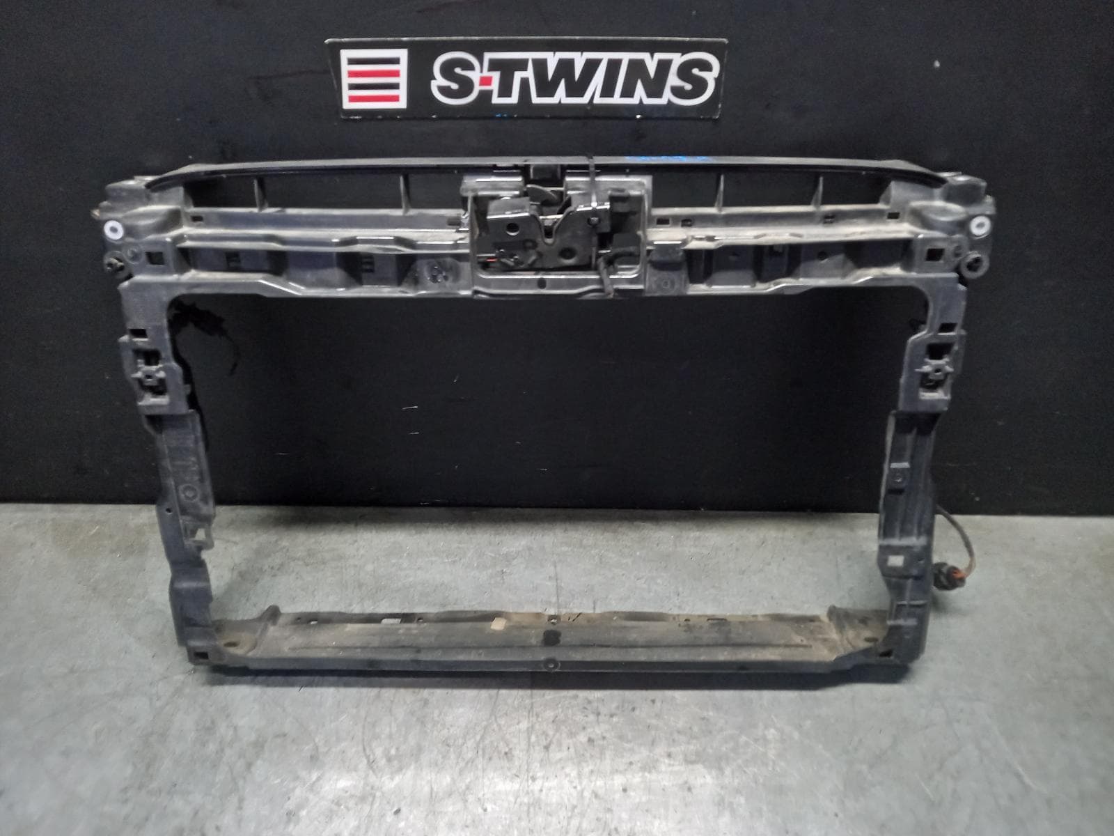 Used auto part listing image: 2016 VOLKSWAGEN PASSAT RADIATOR SUPPORT B8/MK7, 06/15-05/23 0000400954