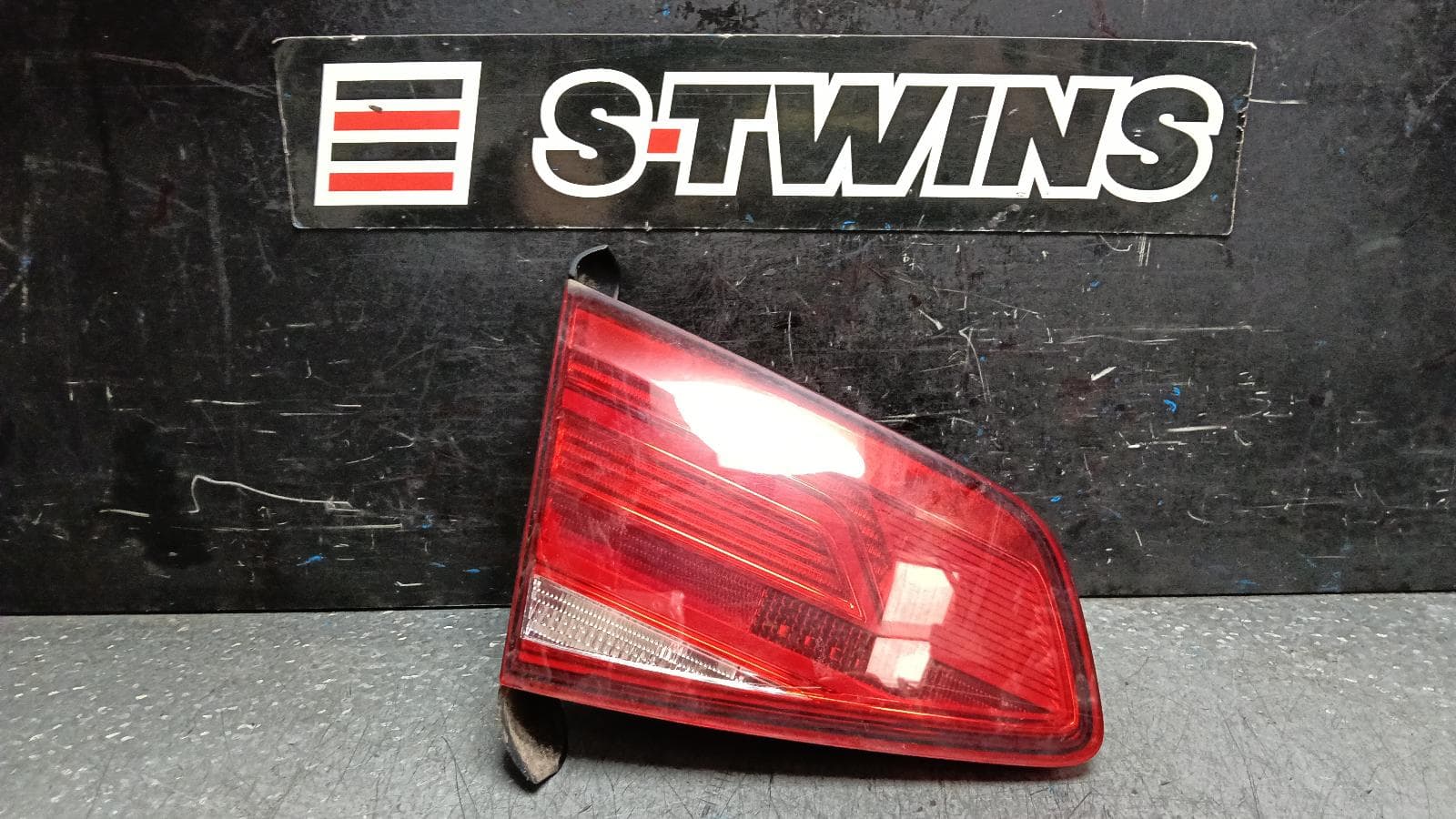 Used auto part listing image: 2016 VOLKSWAGEN PASSAT REAR GARNISH B8/MK7, WAGON, TAILGATE LAMP (LH SIDE), R-LINE TYPE, 06/15-10/19 0000400964