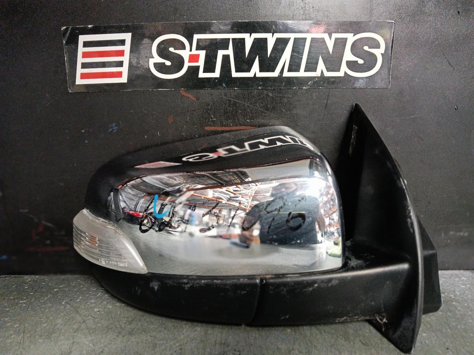 Used auto part listing image: 2018 FORD RANGER RIGHT DOOR MIRROR XLT, CHROME, POWER FOLD, W/ INDICATOR & HEATED TYPE, PX SERIES 2-3, 06/15-04/22 0000387849