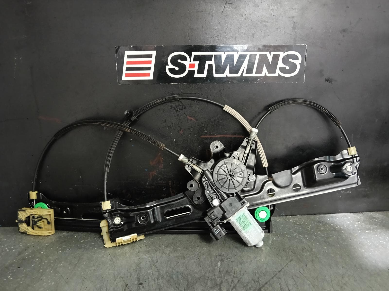Used auto part listing image: 2018 FORD RANGER RIGHT FRONT WINDOW REG MOTOR 6 PIN, PX, 06/11-04/22 0000387850