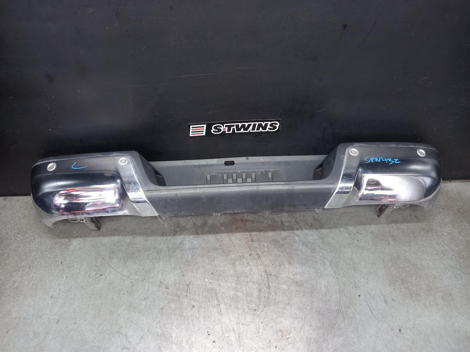 Used auto part listing image: 2018 FORD RANGER REAR BUMPER BUMPER BAR, PX SERIES 1-3, XLT, CHROME, 06/11-04/22 0000387853