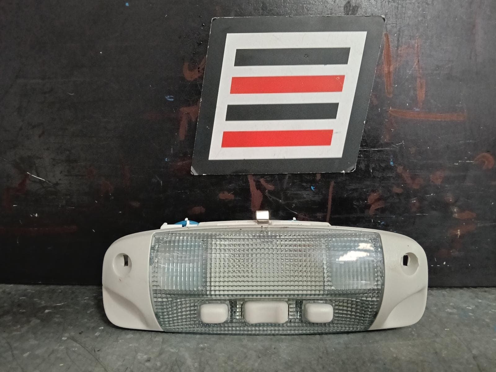 Used auto part listing image: 2018 FORD RANGER COURTESY LIGHT PX, FRONT, W/ SENSOR, AMBIENT LIGHTS TYPE, GREY, 06/11-04/22 0000387858