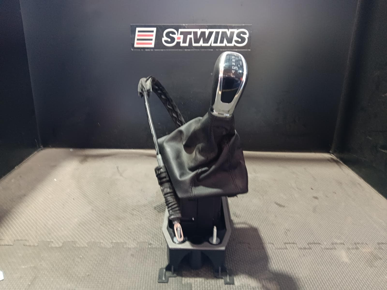 Used auto part listing image: 2023 SKODA KAMIQ GEAR STICK SHIFTER NW, 06/20- 0000378164