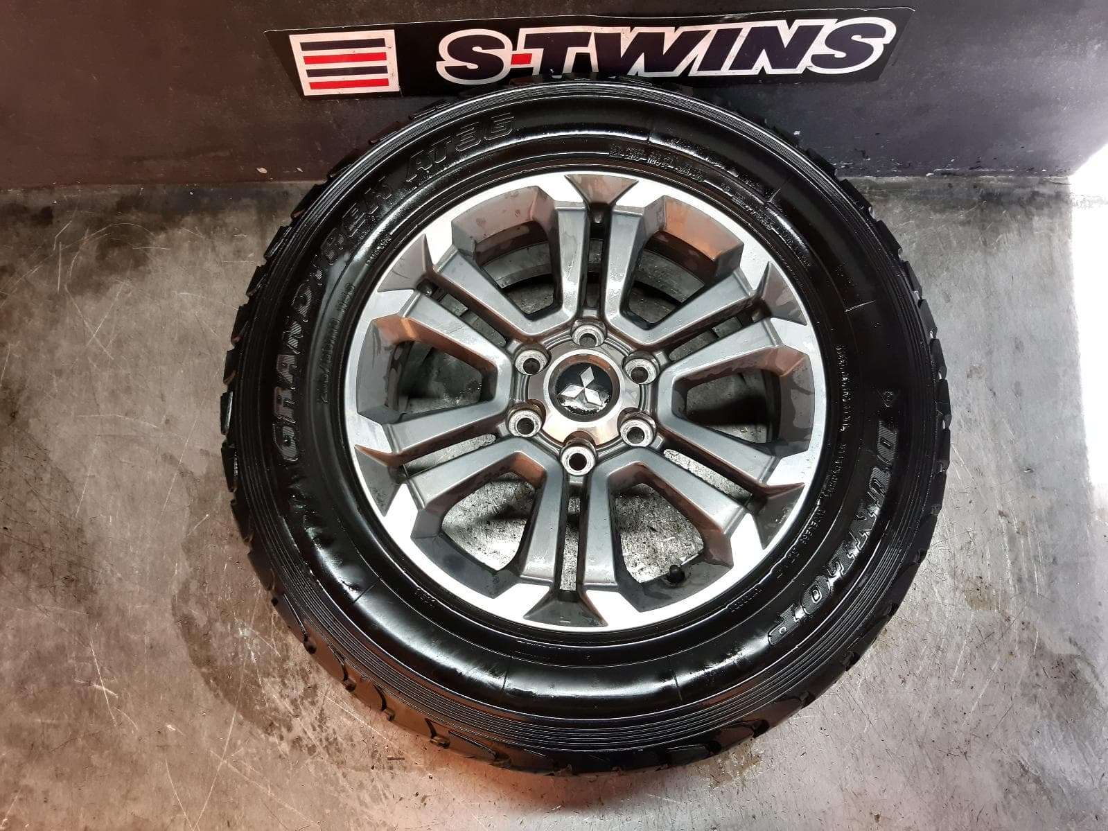 Used auto part listing image: 2019 MITSUBISHI TRITON WHEEL MAG FACTORY, 18X7.5IN, SILVER, MR, 07/19-10/23 0000340356