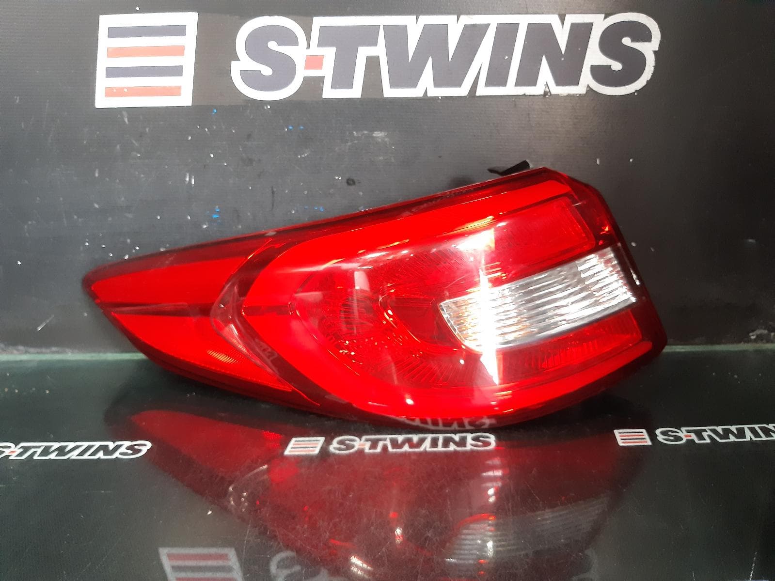 Used auto part listing image: 2016 HYUNDAI SONATA LEFT TAILLIGHT LF, NON LED TYPE, 10/14-07/17 0000292213