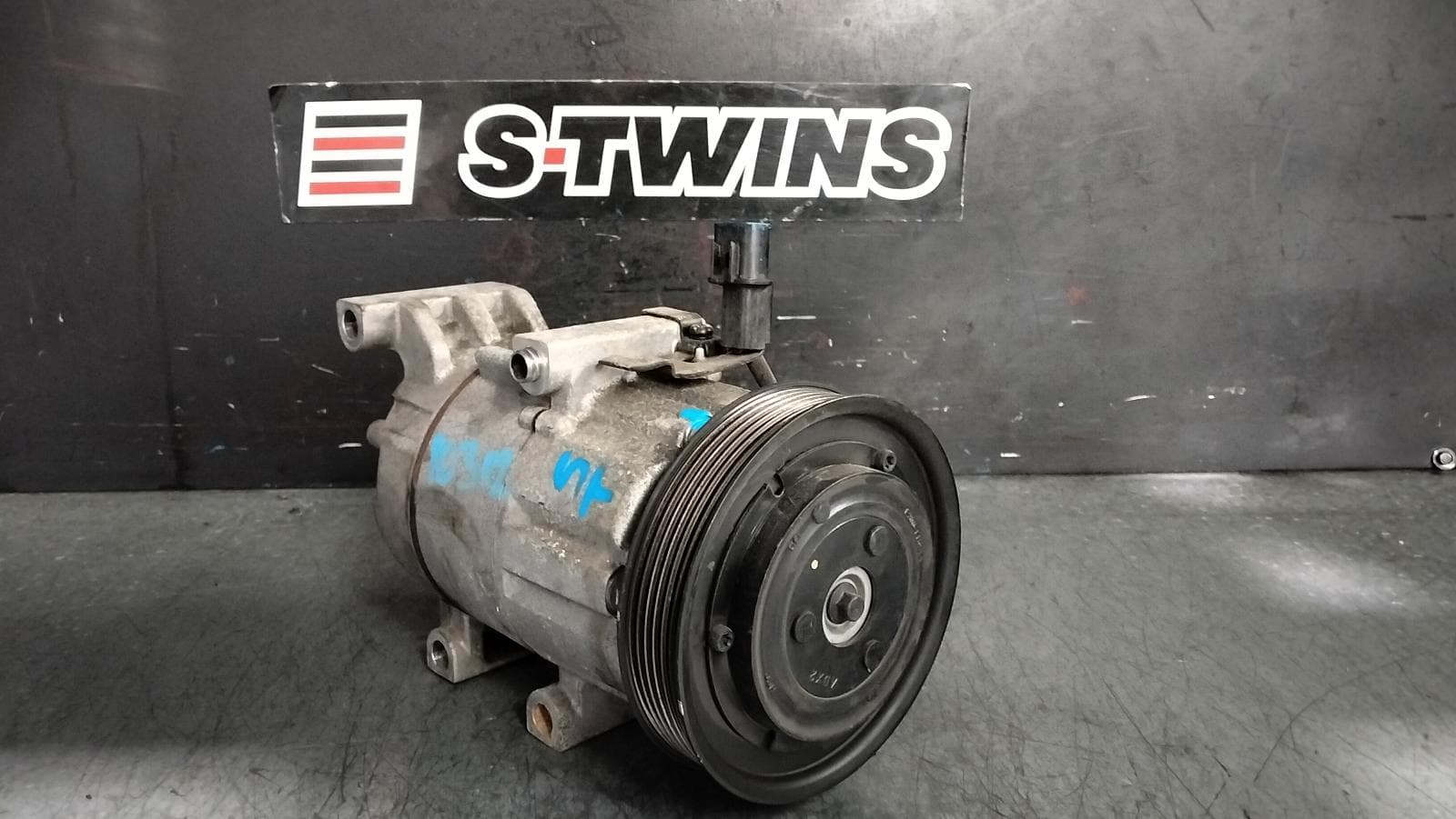 Used auto part listing image: 2014 HYUNDAI I30 A C COMPRESSOR GD, 1.6, G4FD, PETROL, (CZECH VIN TMAD), NON CLIMATE TYPE, GD, 03/12-04/17 0000389920