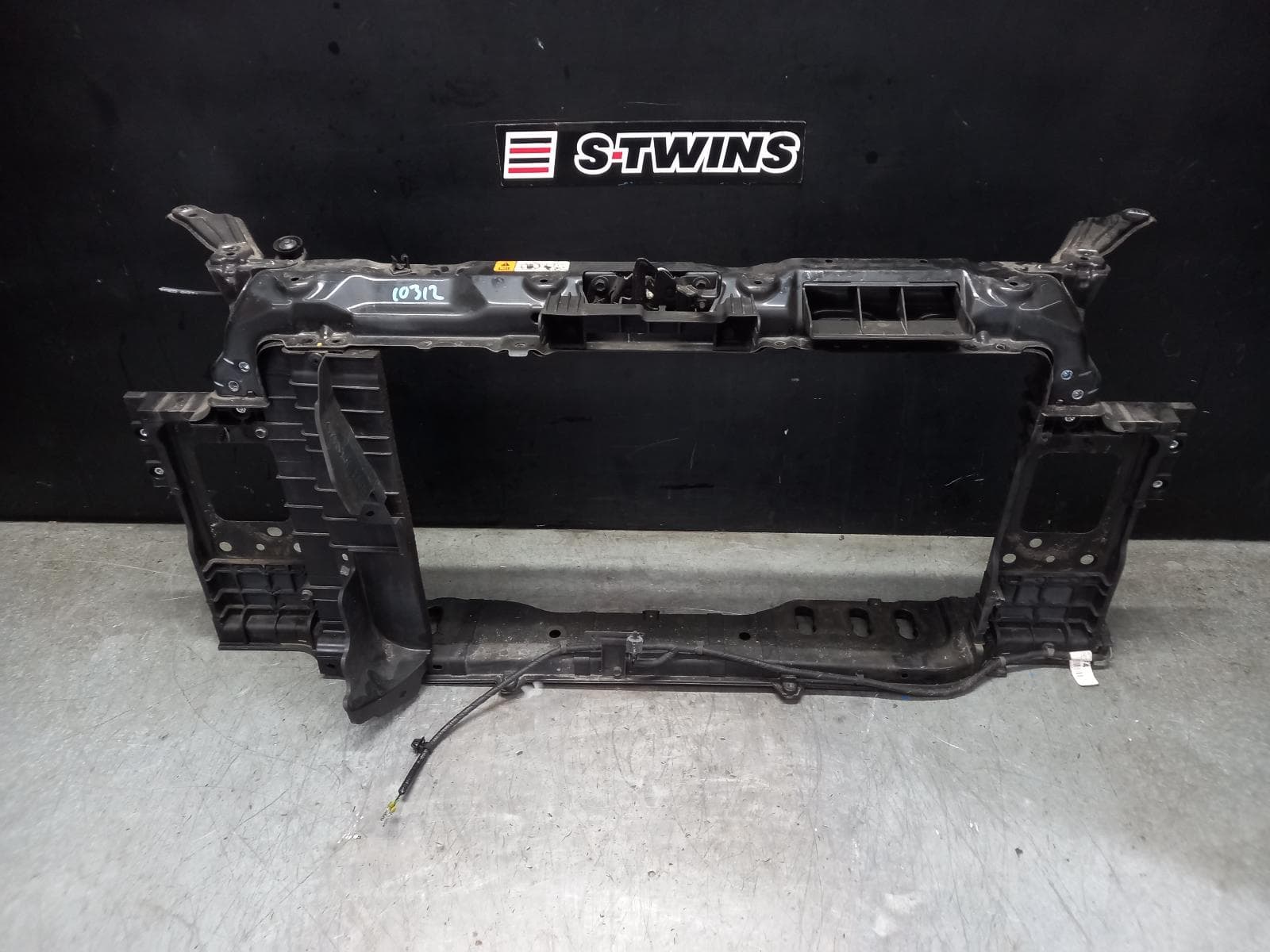 Used auto part listing image: 2014 HYUNDAI I30 RADIATOR SUPPORT GD, BOLT ON TYPE, WAGON/3DR HATCH, 02/12-02/17 0000388795