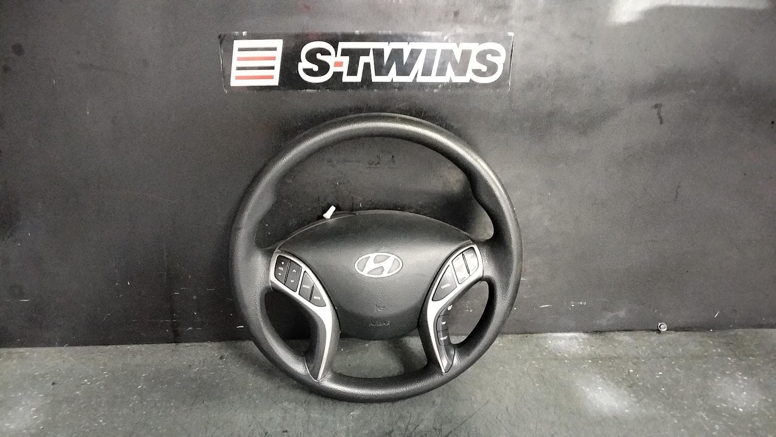 Used auto part listing image: 2014 HYUNDAI I30 STEERING WHEEL VINYL, GD, 03/12-02/17 0000389940