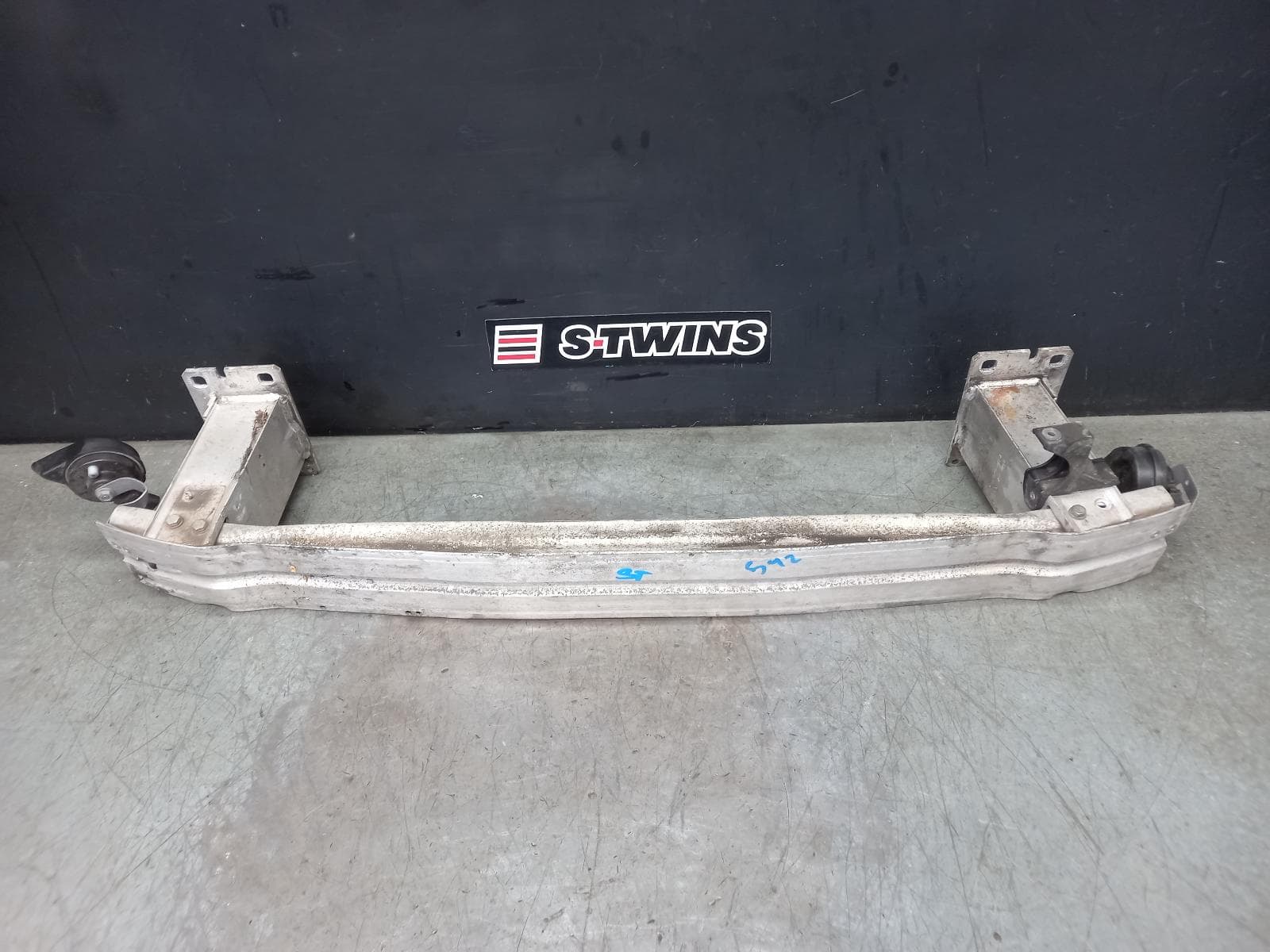 Used auto part listing image: 2013 AUDI Q5 F BAR REINFORC BRACK Q5/SQ5, REINFORCEMENT, 8R, W/ ADAPTIVE CRUISE CONTROL TYPE, 8R, 12/08-01/17 0000381273