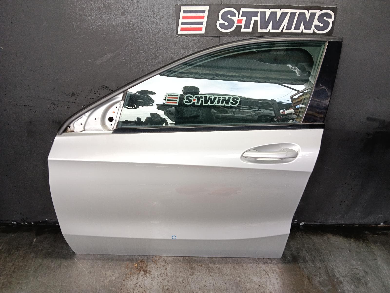 Used auto part listing image: 2013 MERCEDES A CLASS LEFT FRONT DOOR W176, 09/12-03/18 0000386931