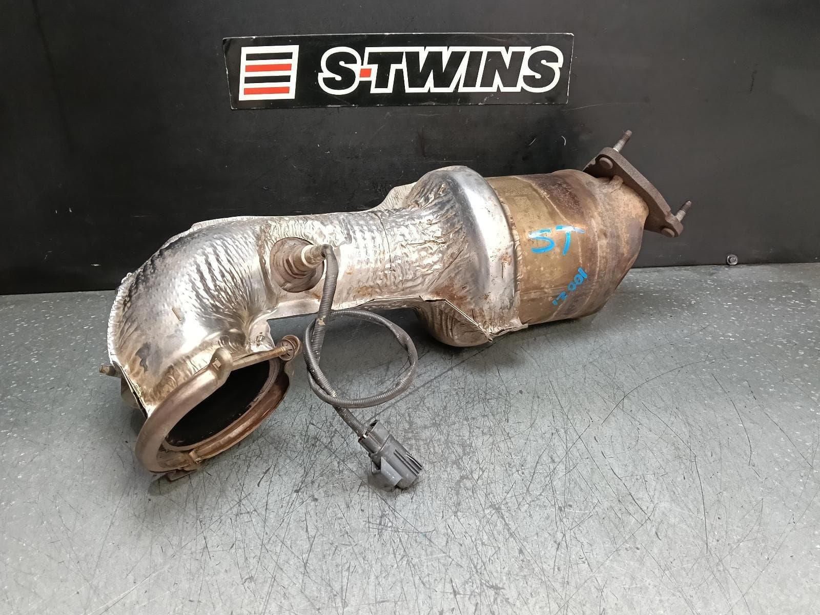 Used auto part listing image: 2017 LAND ROVER DISCOVERY SPORT CATALYTIC CONVERTER L550, DOWNPIPE-CAT TYPE, DIESEL, 2.0, TURBO, 07/16-06/19 0000381615