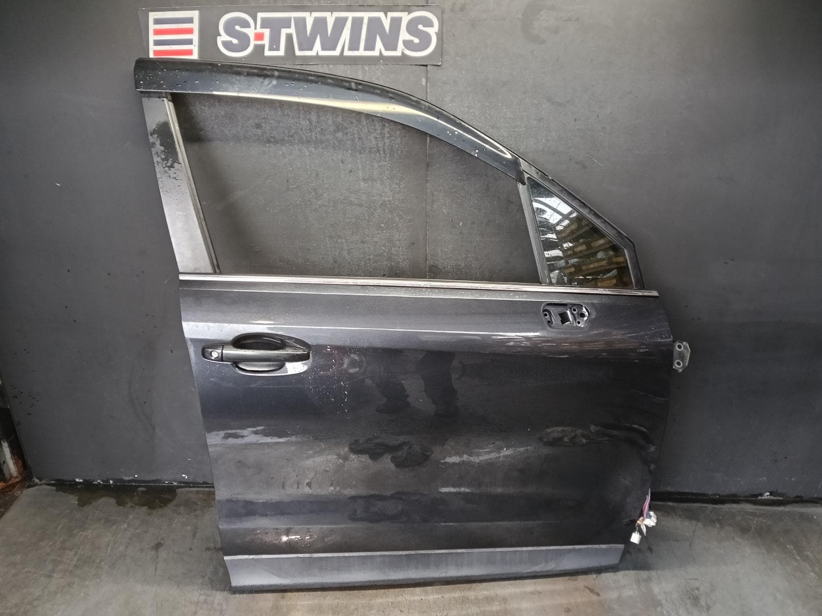 Used auto part listing image: 2013 SUBARU FORESTER RIGHT FRONT DOOR SJ, 12/12-08/18 0000381692