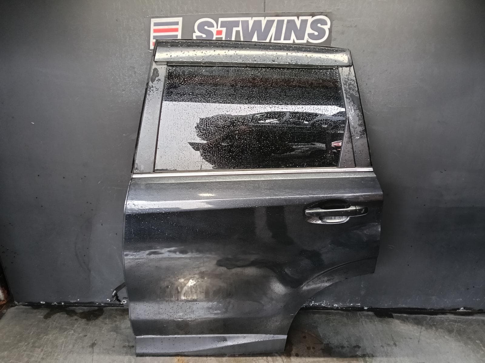 Used auto part listing image: 2013 SUBARU FORESTER LEFT REAR DOOR SLIDING SJ, 12/12-08/18 0000381693