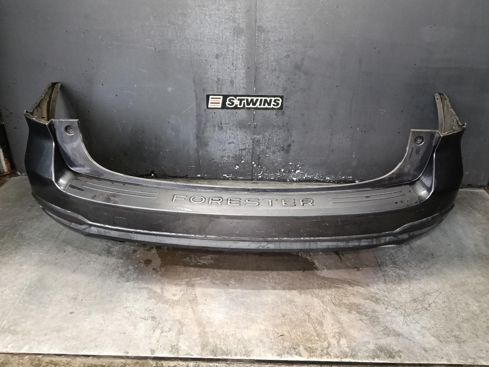 Used auto part listing image: 2013 SUBARU FORESTER REAR BUMPER SJ, SINGLE EXHAUST TYPE, 12/12-08/18 0000381704