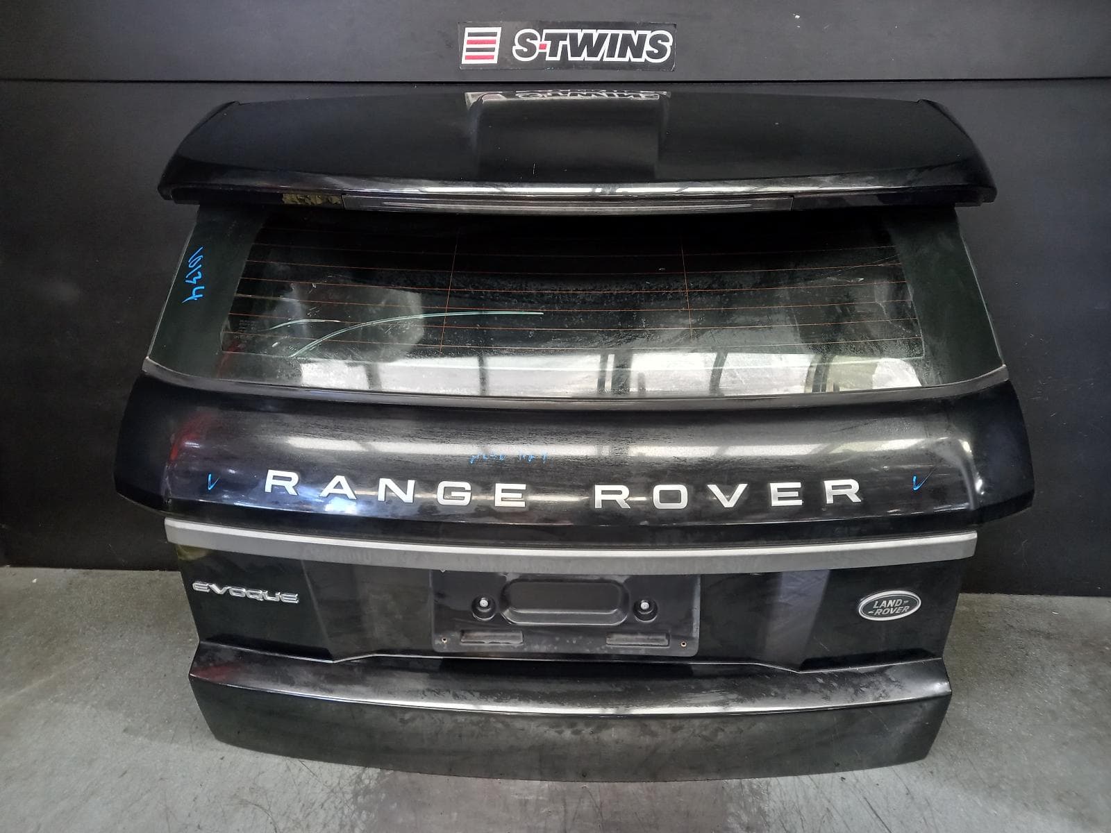 Used auto part listing image: 2016 LAND ROVER RANGE ROVER EVOQUE BOOTLID TAILGATE TAILGATE, L538, 5DR WAGON, 11/11-01/19 0000390923