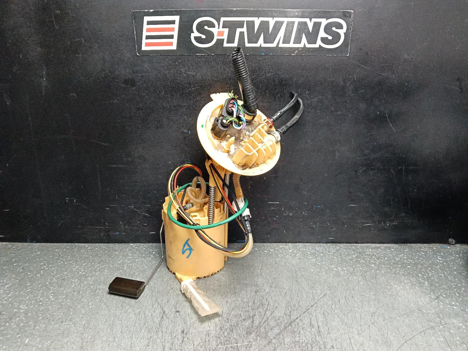 Used auto part listing image: 2016 LAND ROVER RANGE ROVER EVOQUE FUEL PUMP DIESEL, 2.0, IN TANK, L538, 09/15-01/19 0000391784