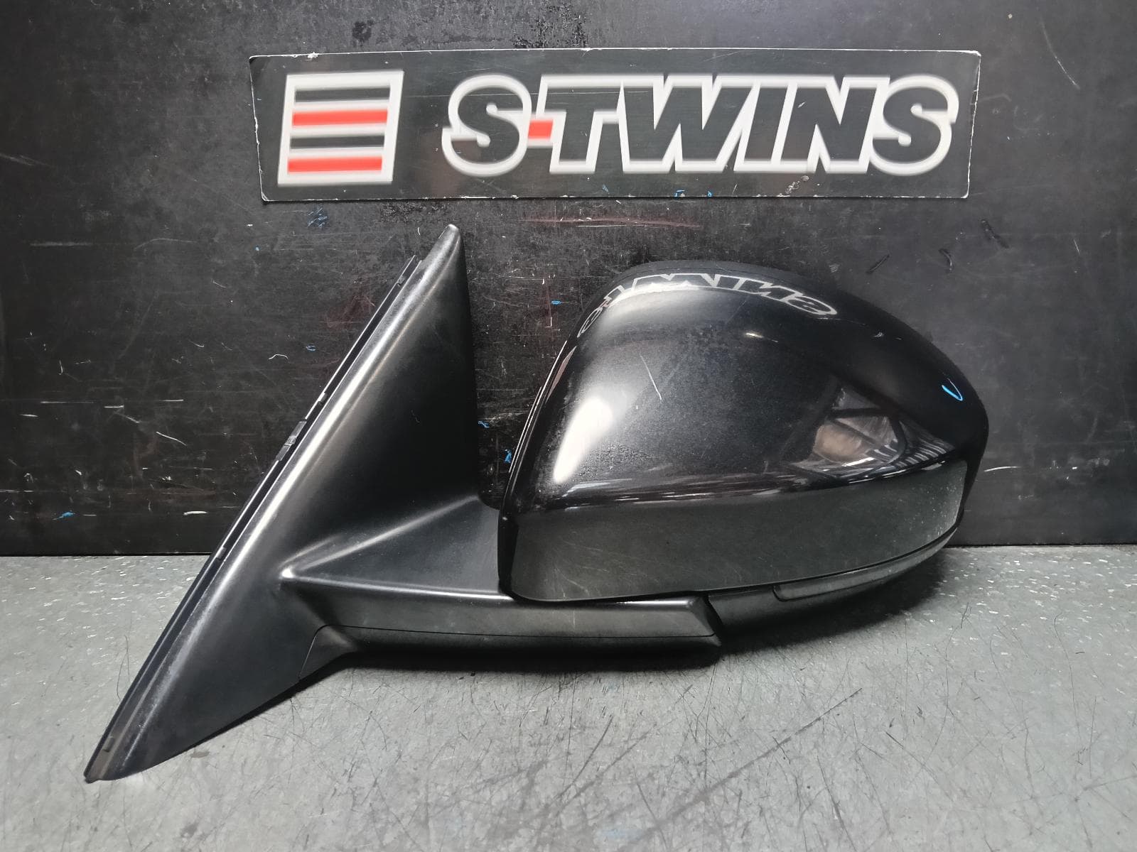 Used auto part listing image: 2016 LAND ROVER RANGE ROVER EVOQUE LEFT DOOR MIRROR L538, NON MEMORY & NON BLINDSPOT TYPE, 09/15-01/19 0000391789