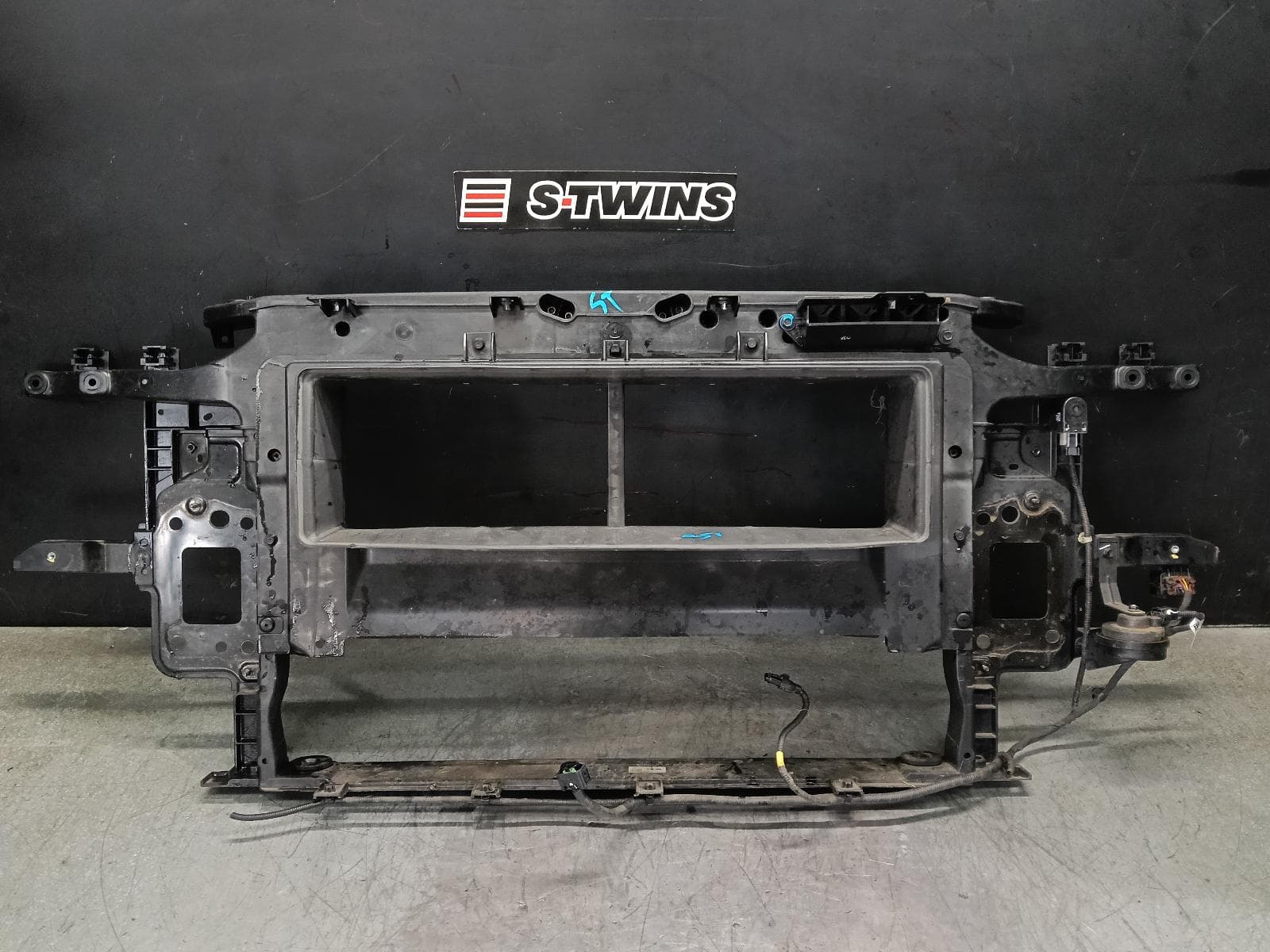 Used auto part listing image: 2019 HYUNDAI KONA RADIATOR SUPPORT PETROL, OS, 09/17-10/20 0000408780