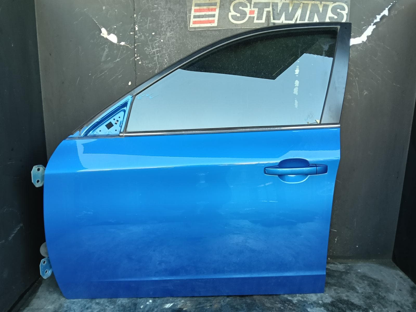 Used auto part listing image: 2013 SUBARU IMPREZA LEFT FRONT DOOR G3, SEDAN/HATCH, WRX/WRX STi, 04/07-12/13 0000385893
