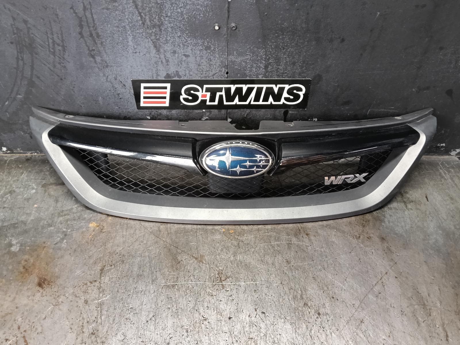 Used auto part listing image: 2013 SUBARU IMPREZA GRILLE RADIATOR GRILLE, G3, HATCH/SEDAN, WRX, 04/10-12/13 0000385938