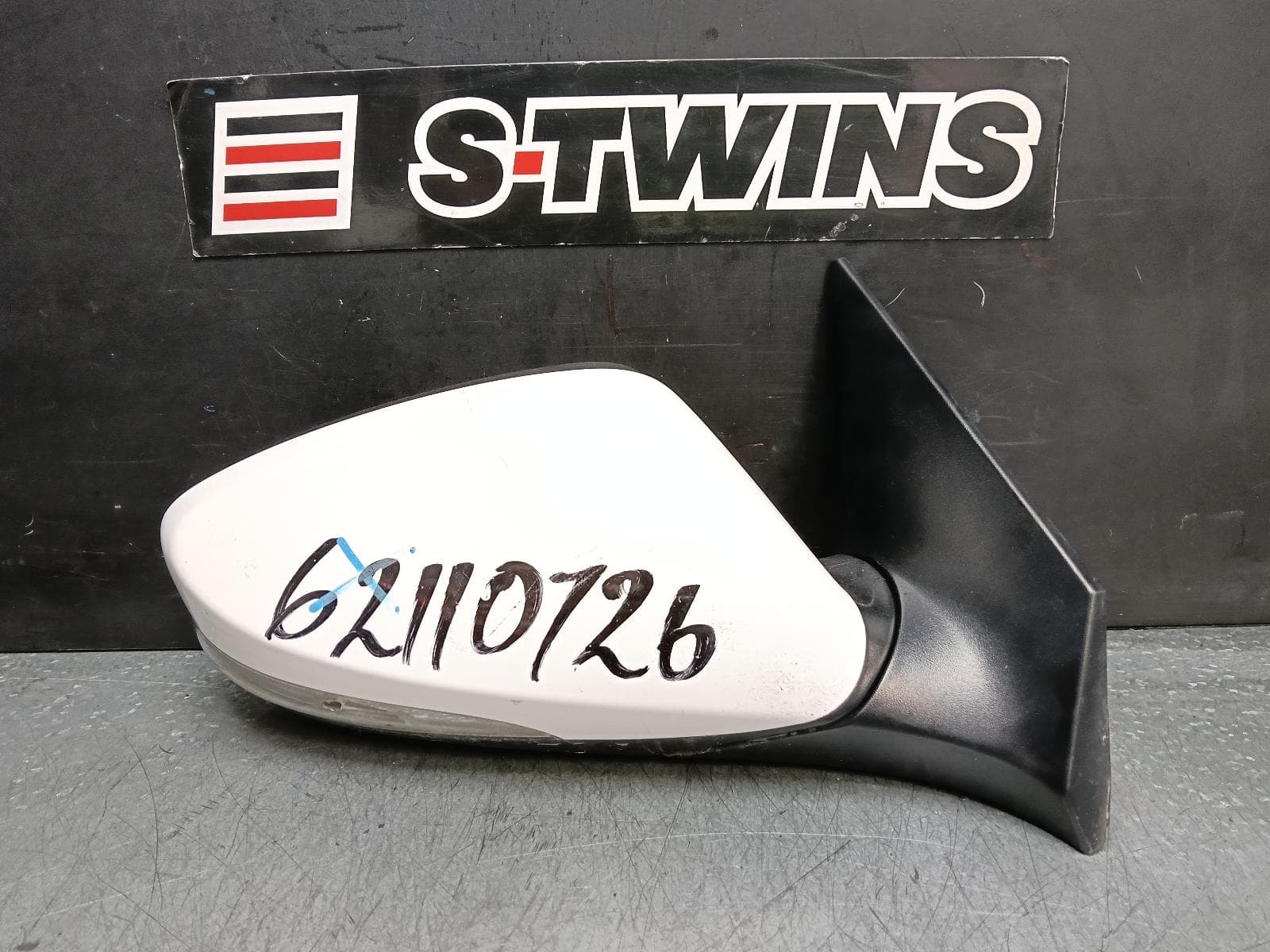 Used auto part listing image: 2014 HYUNDAI ELANTRA RIGHT DOOR MIRROR MD, ACTIVE/TROPHY, NON FOLDING TYPE, 10/13-11/15 0000381917