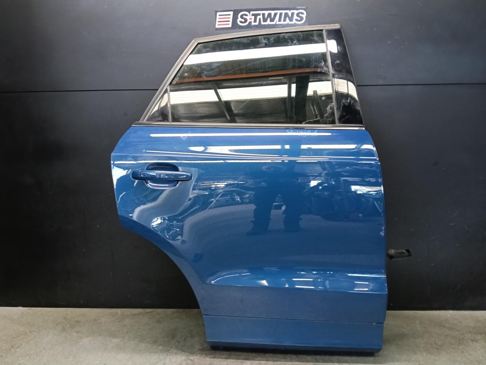 Used auto part listing image: 2017 AUDI Q3 RIGHT REAR DOOR SLIDING 8U, Q3/RSQ3, 03/12-12/18 0000397221