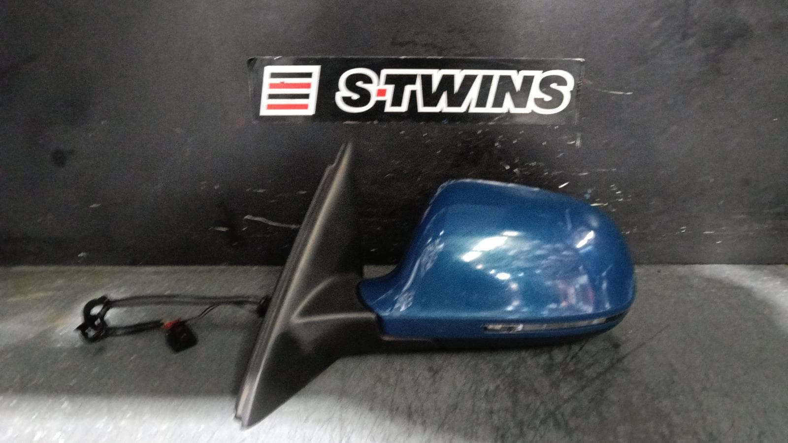 Used auto part listing image: 2017 AUDI Q3 LEFT DOOR MIRROR POWER, AUTO FOLD, HEATED, W/ LANE ASSIST, 8U, 03/12-12/18 0000399921