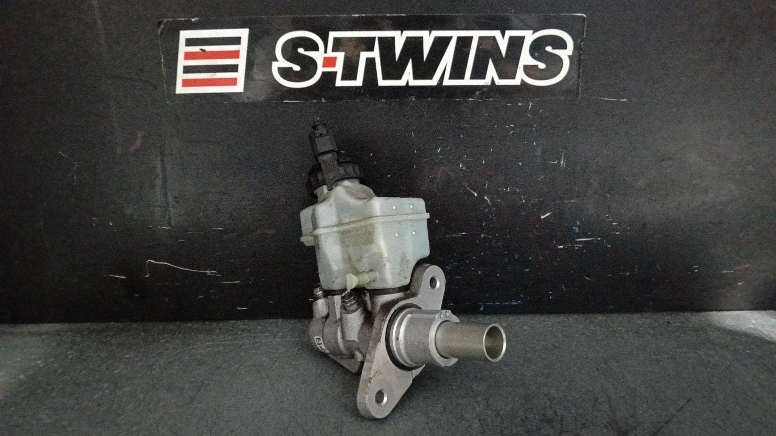 Used auto part listing image: 2017 AUDI Q3 CALIPER RH FRONT, RS TYPE, 8U, 03/12-12/18 0000399906