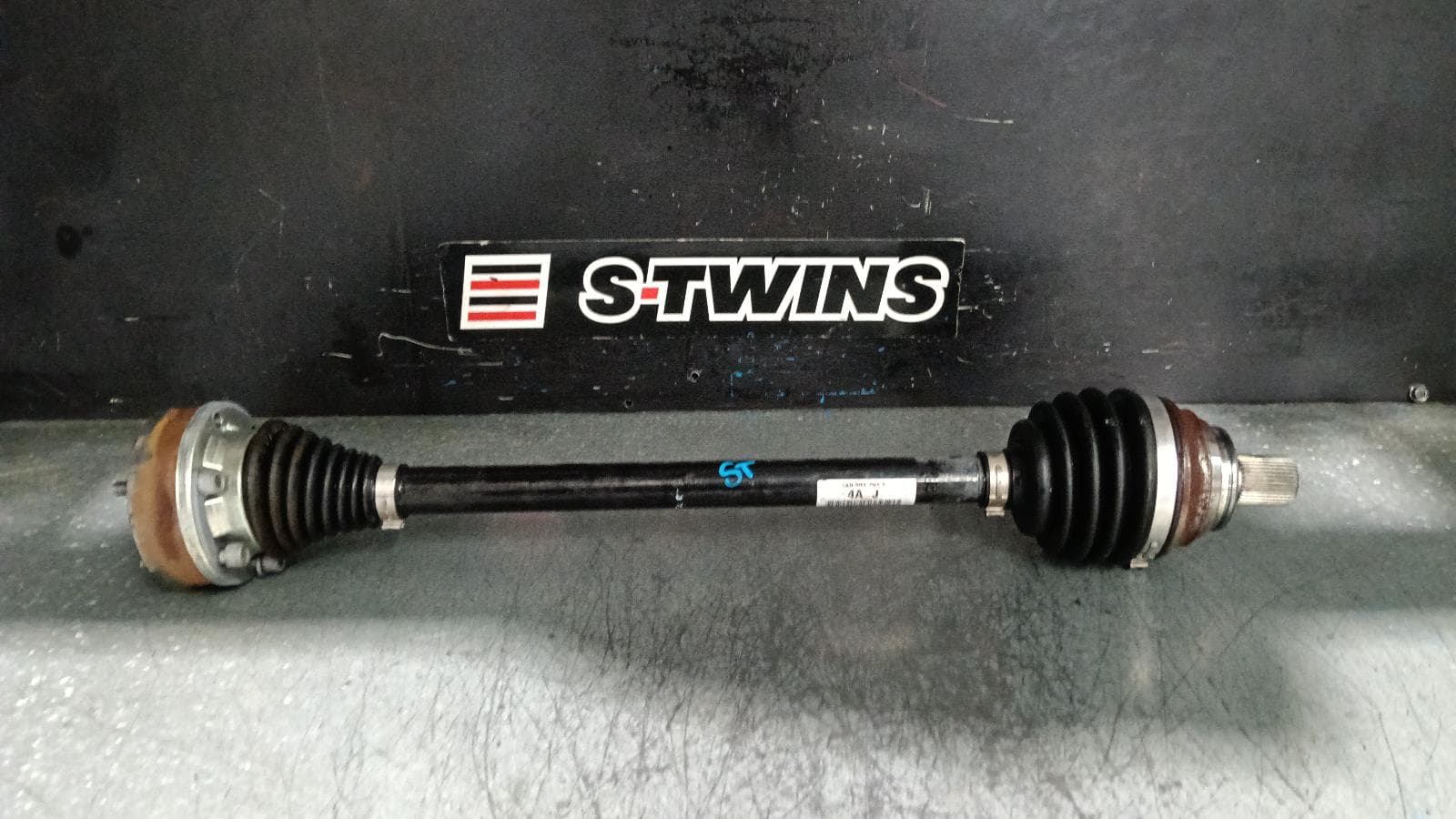 Used auto part listing image: 2017 AUDI Q3 RIGHT DRIVESHAFT REAR, PETROL, 8U, RSQ3, 02/14-12/18 0000399935