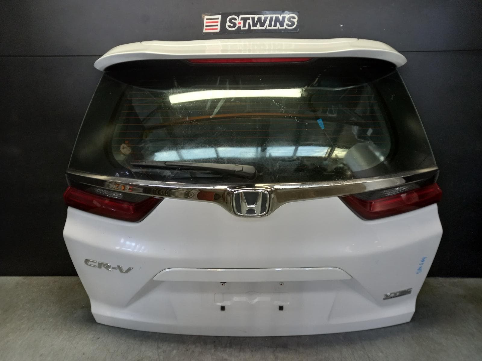 Used auto part listing image: 2022 HONDA CRV BOOTLID TAILGATE TAILGATE, W/ POWER LIFT GATE TYPE, RW, 05/17-08/23 0000391557
