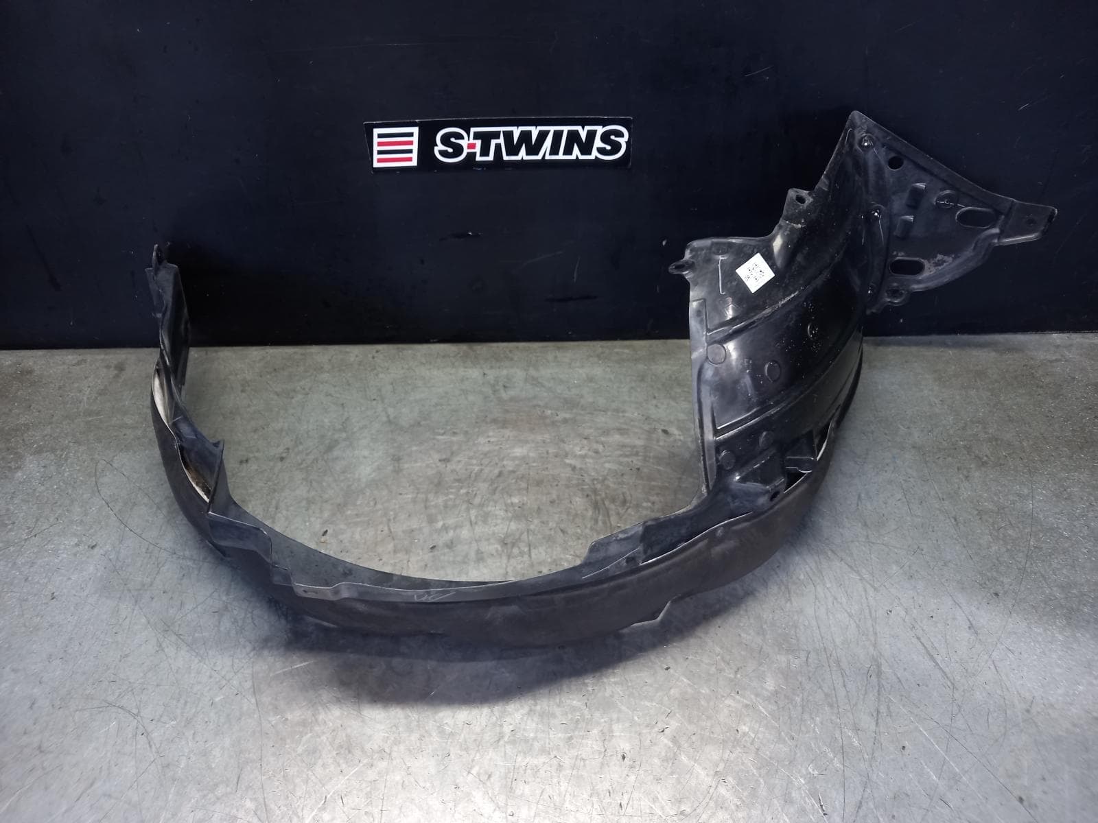 Used auto part listing image: 2022 HONDA CRV RIGHT GUARD LINER RW, 05/17-08/23 0000391700