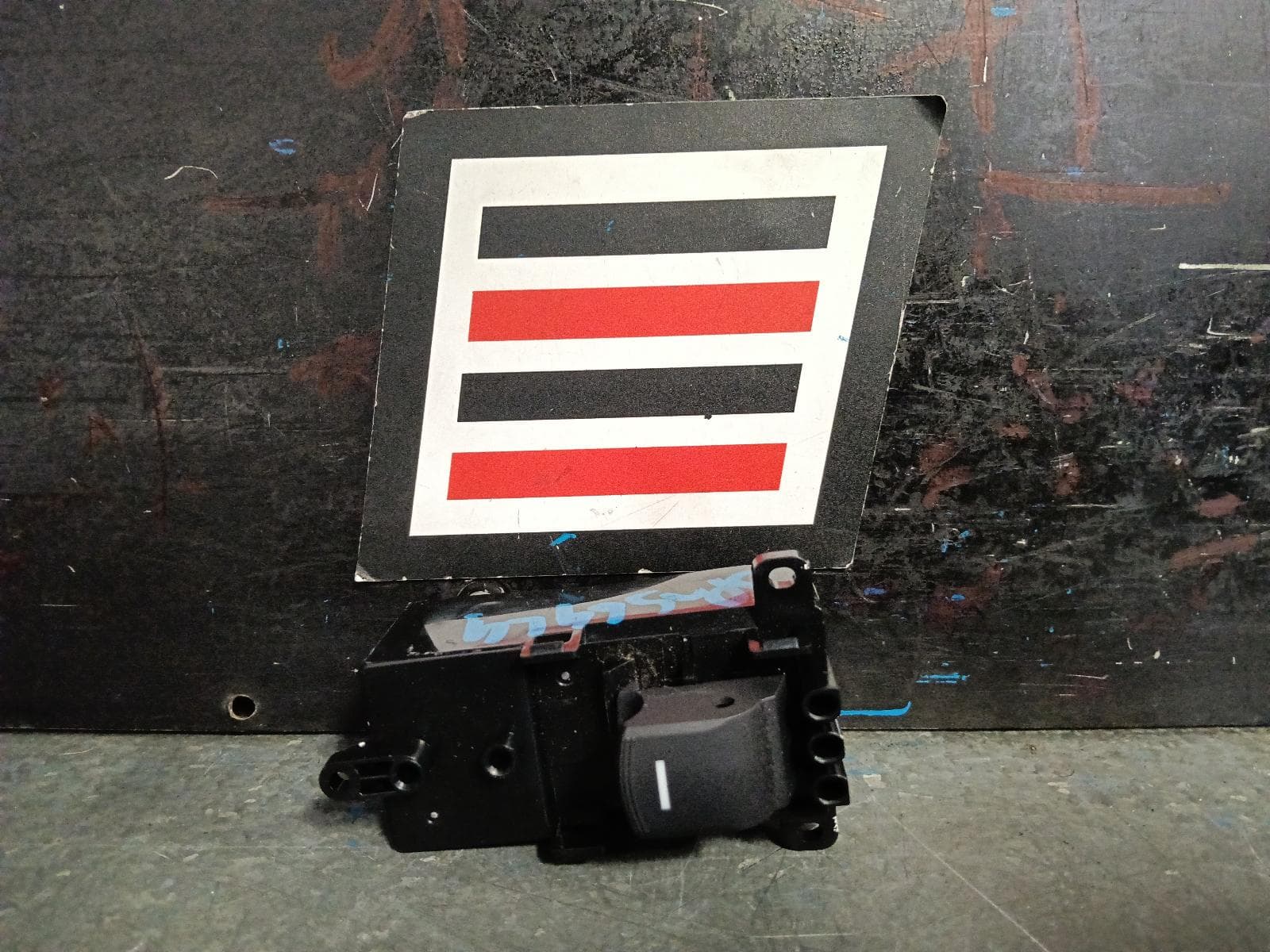 Used auto part listing image: 2022 HONDA CRV PWR DR WIND SWITCH LH FRONT, RW, 05/17-08/23 0000391701