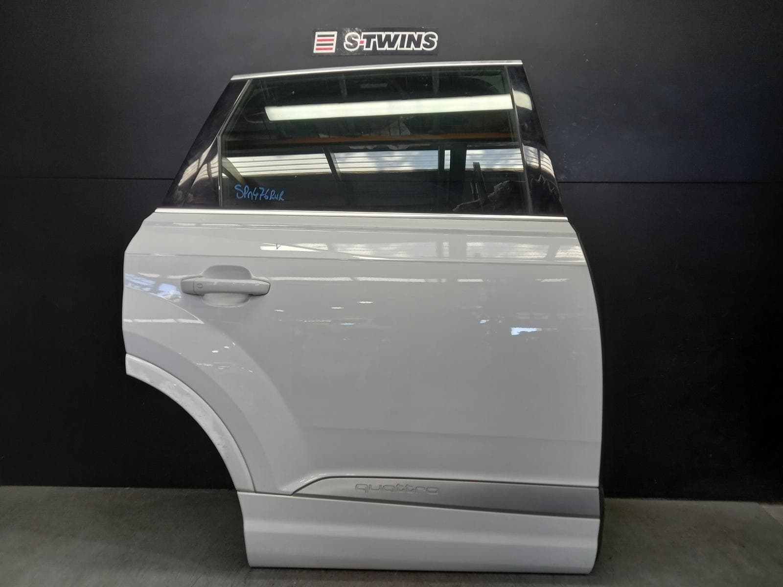 Used auto part listing image: 2018 AUDI Q7 RIGHT REAR DOOR SLIDING 4M, 07/15- 0000405245