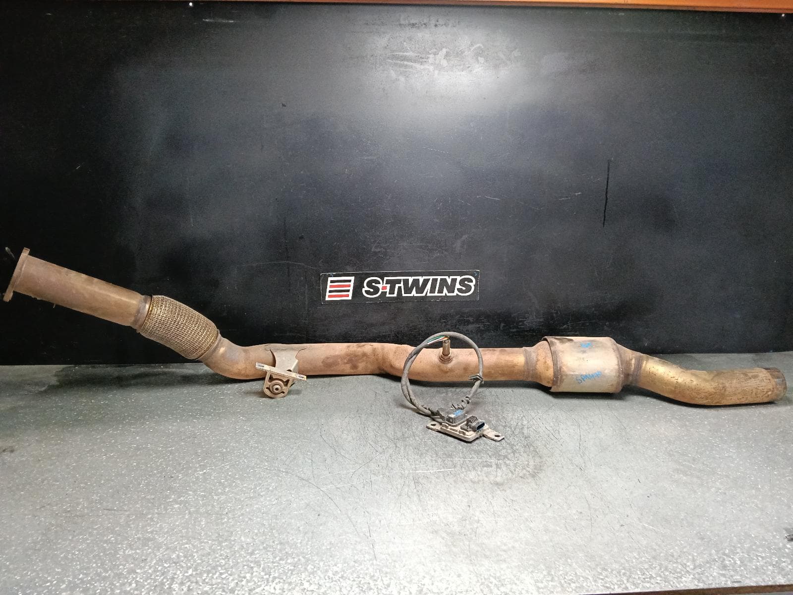 Used auto part listing image: 2018 AUDI Q7 CATALYTIC CONVERTER UNDER CAR-CAT TYPE, 3.0, DIESEL, CRTC/CZZA CODE, 4M, 09/15-03/20 0000404920